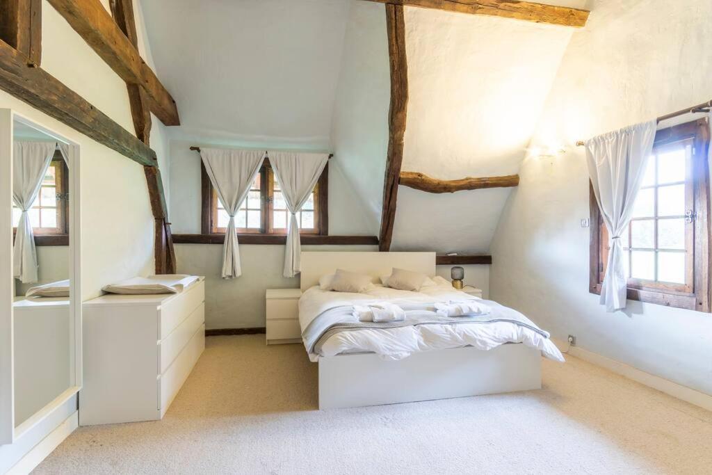 Dream 6-bedroom With Private Tennis Court Holiday home