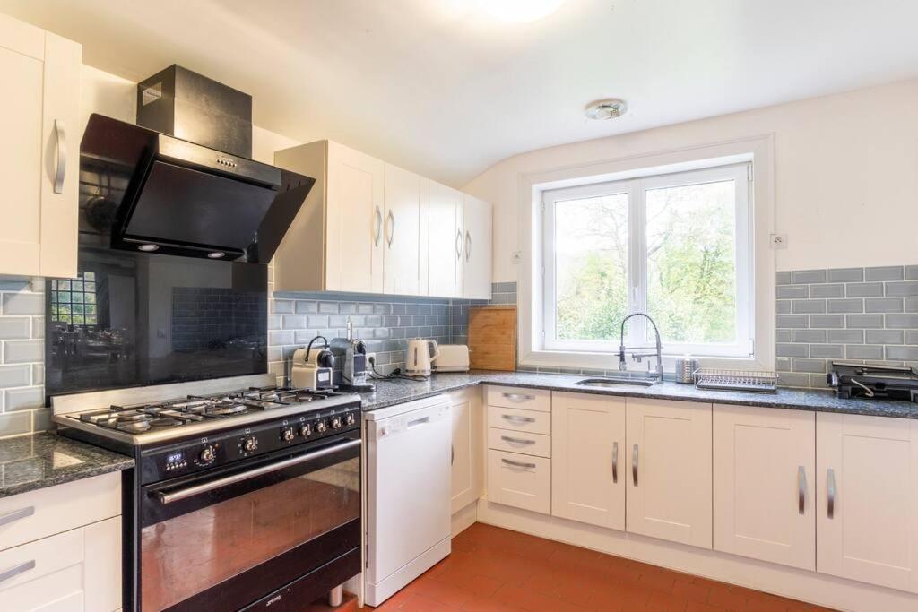 Dream 6-bedroom With Private Tennis Court Holiday home Le Tilleul